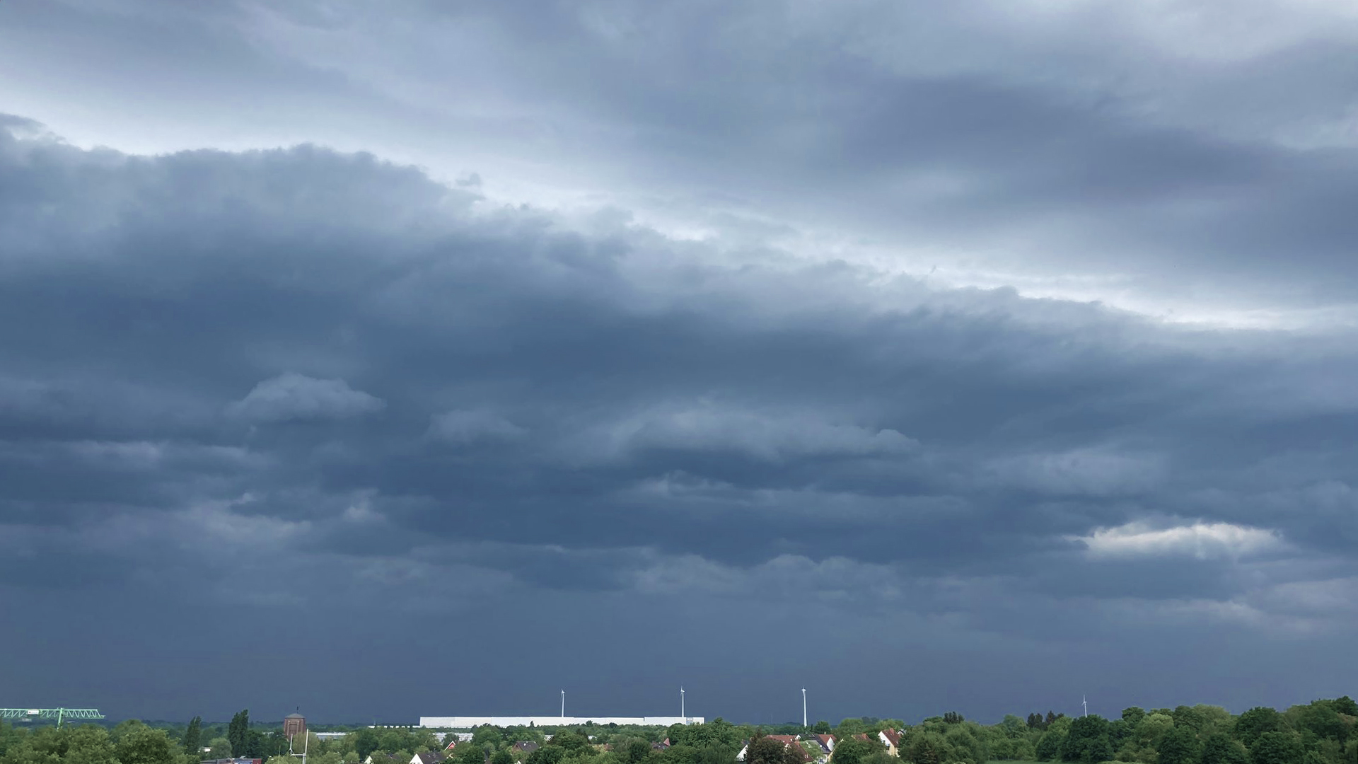 dicke graue Unwetterwolken über Dortmund