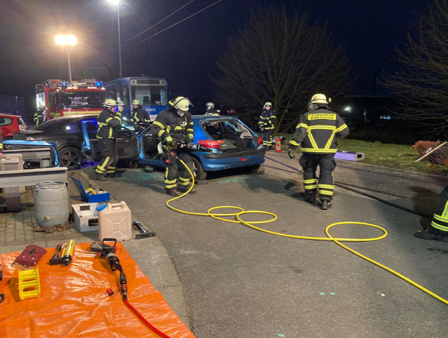 Übung Technische Hilfeleistung PKW